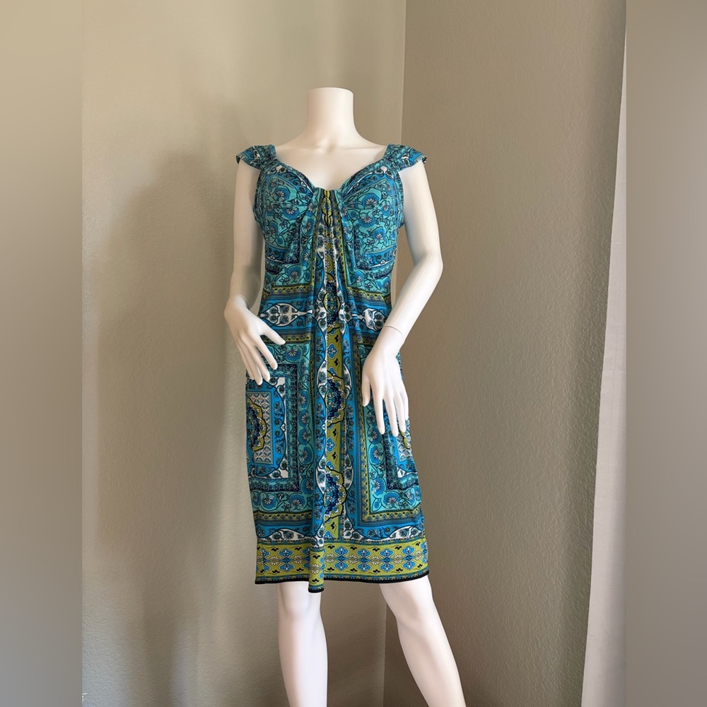 Maggie London dress, feminine, bright, flattering, vacation, summer. EUC